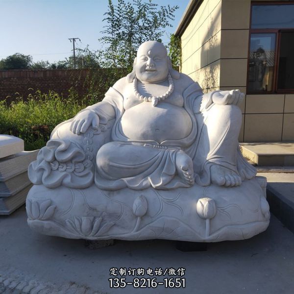 寺廟擺放漢白玉彌勒佛像（4）