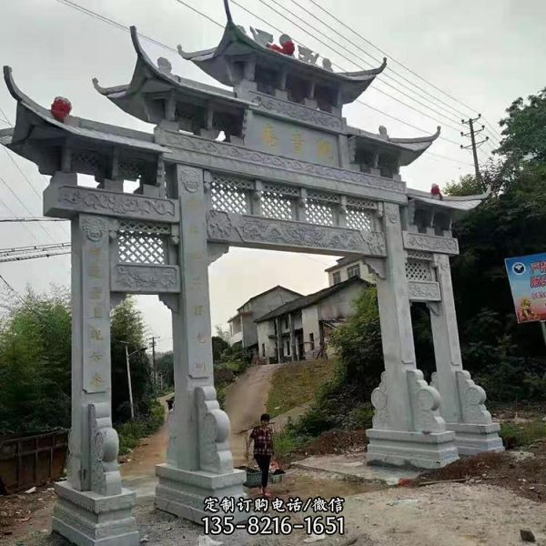 出口景區公墓擺放青石雕刻門牌坊（1）