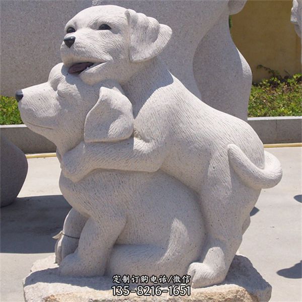 公園擺放天然砂巖雕刻小狗動物雕塑