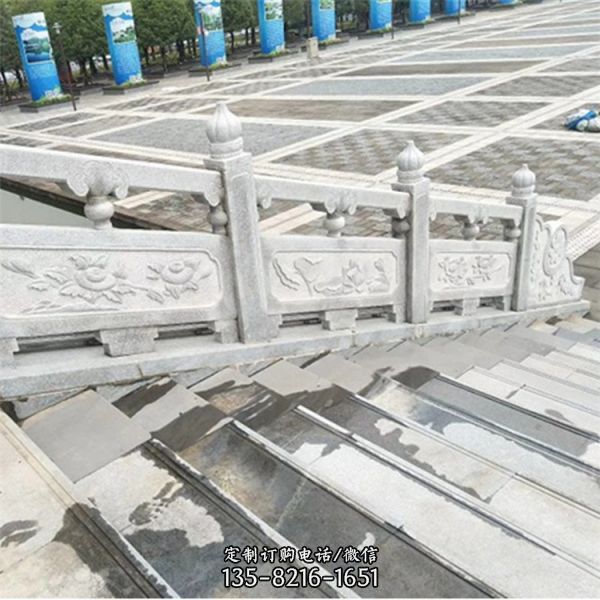 景區(qū)花崗巖石材欄桿 河道石雕護(hù)欄 異型鏤空石雕欄桿