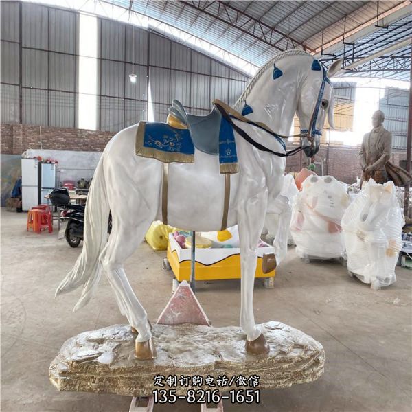 玻璃鋼樹脂公園廣場小品創(chuàng)意仿真馬兒雕塑（1）