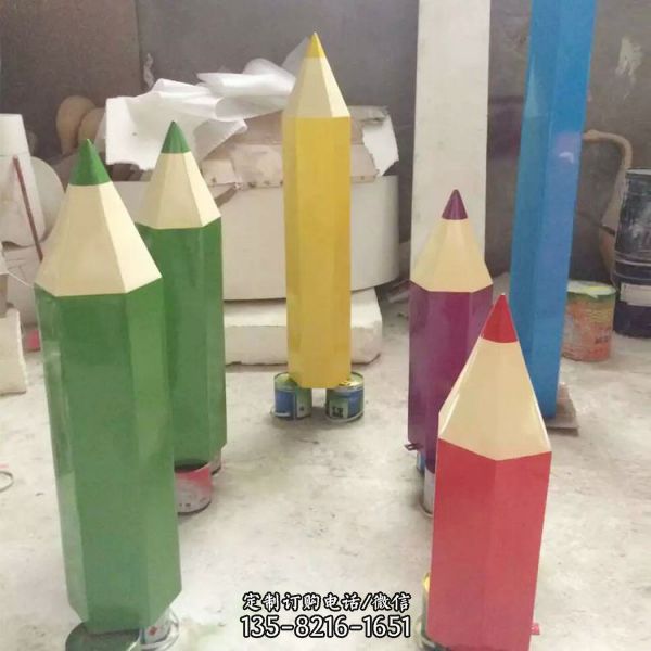 校園廣場不銹鋼創(chuàng)意幾何鉛筆雕塑