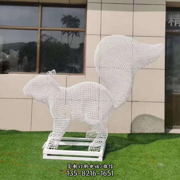 不銹鋼戶外鐵藝鏤空松鼠動物雕塑（3）