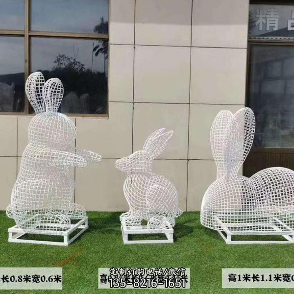不銹鋼戶外鐵藝鏤空松鼠動物雕塑（1）
