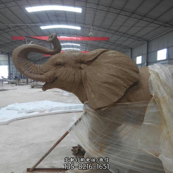 卷鼻大象泥塑
