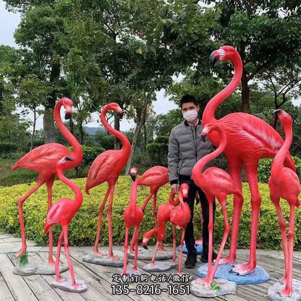 商場景區(qū)玻璃鋼彩色創(chuàng)意卡通景觀雕塑（3）