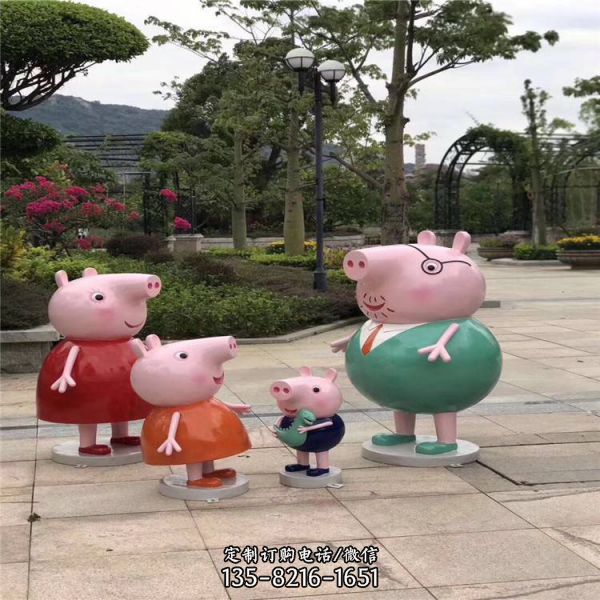 游樂(lè)園玻璃鋼卡通彩繪小豬佩奇一家雕塑