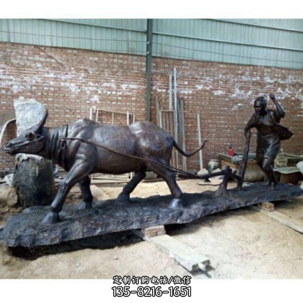 動物城市景觀  玻璃鋼仿銅噴漆耕牛雕塑（1）