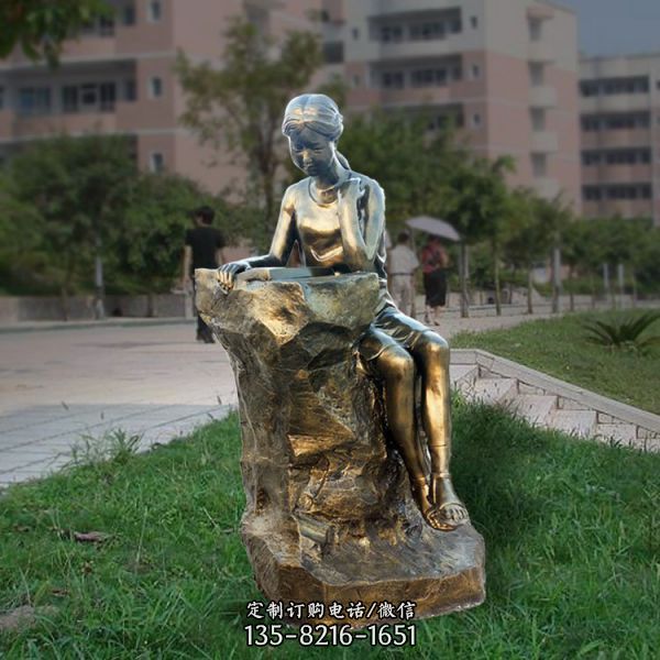 草坪擺放玻璃鋼仿銅學生看書人物雕塑（4）