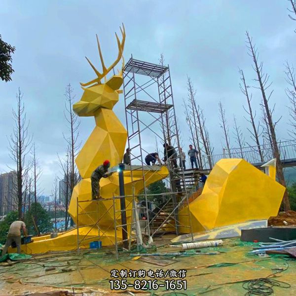 廣場大型幾何塊面長頸鹿雕塑 金屬商業(yè)街梅花鹿擺件