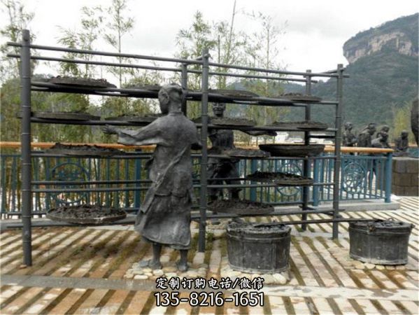戶外大型仿真玻璃鋼仿銅人物曬茶雕塑（1）
