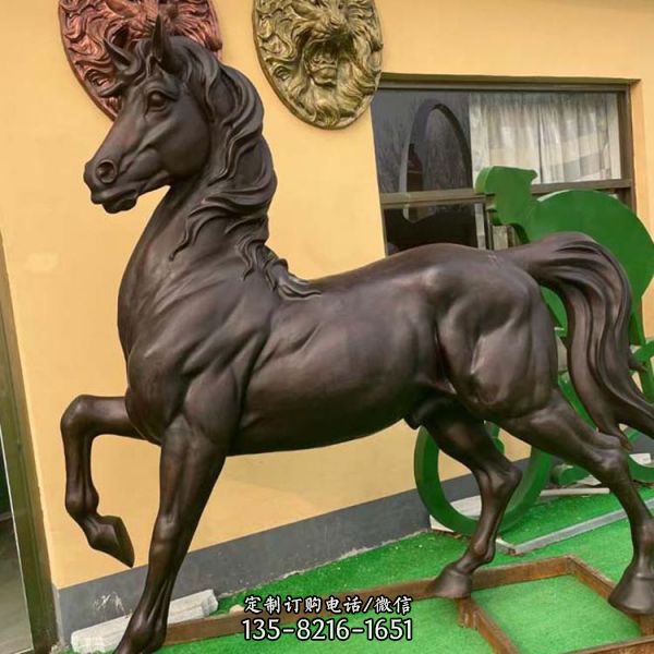 廣場擺放鑄造將軍騎馬銅馬景觀雕塑（4）