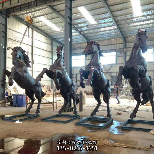 廣場擺放鑄造將軍騎馬銅馬景觀雕塑（1）