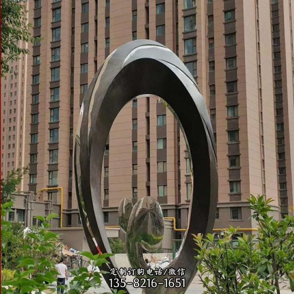 別墅小區(qū)噴泉中的不銹鋼創(chuàng)意景觀雕塑（2）