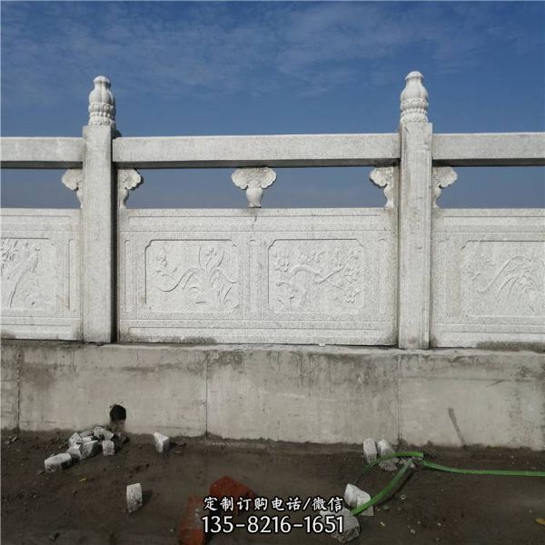 別墅小區(qū)大橋兩側(cè)石頭欄桿（1）