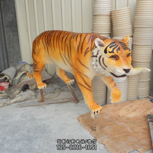 動物園擺放玻璃鋼彩繪仿真老虎雕塑