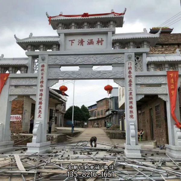 新農(nóng)村建設(shè)村口擺放青石雕刻三門五樓石牌坊