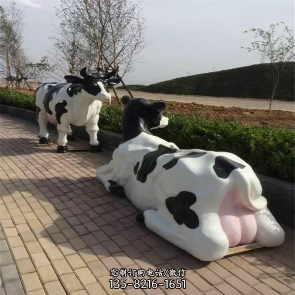 戶外公園草地玻璃鋼奶牛雕塑（2）