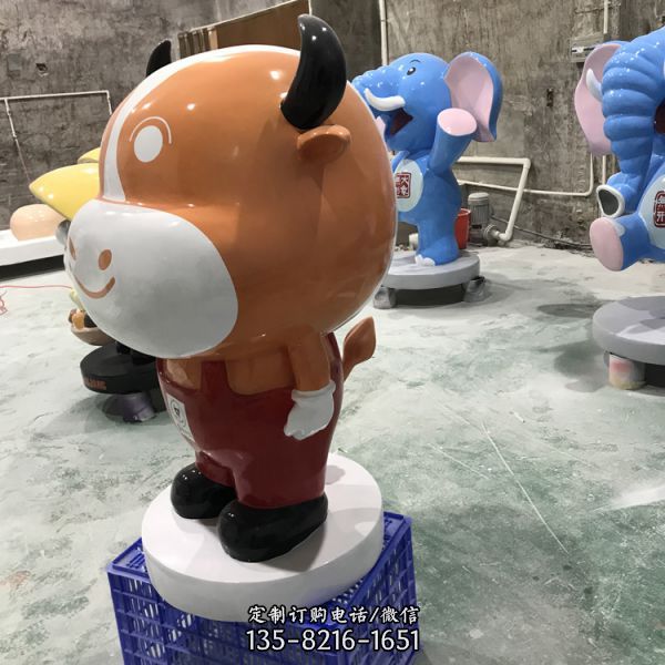 商場美陳裝飾品卡通動物小牛擺件（2）