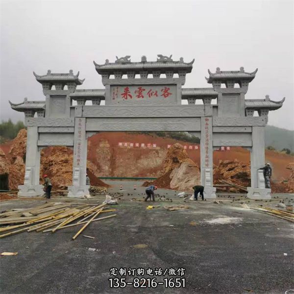 新農(nóng)村村口擺放青石雕刻門樓牌坊（1）