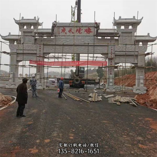新農(nóng)村村口擺放青石雕刻門樓牌坊（4）