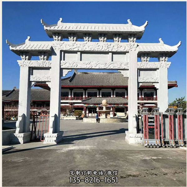 鄉(xiāng)村景區(qū)入口擺放石牌坊（2）
