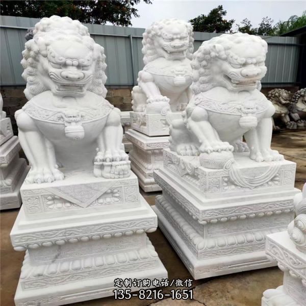 別墅小區庭院大型石獅子雕塑