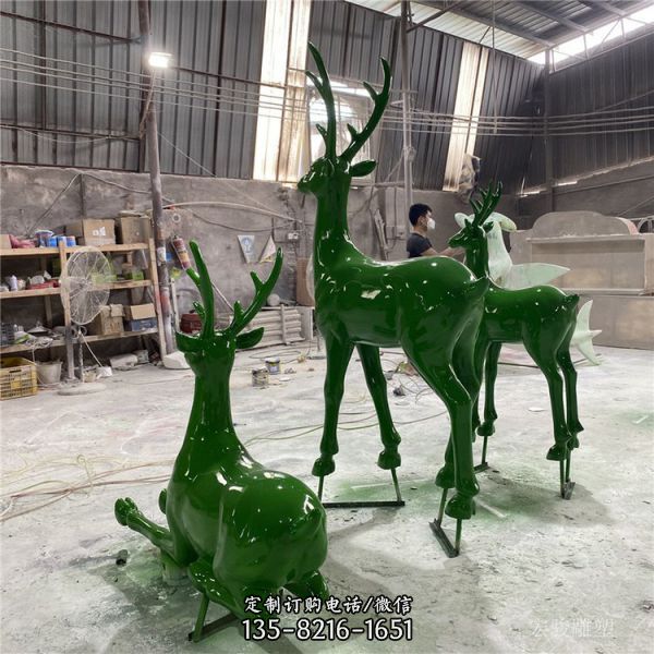 園林草坪擺放玻璃鋼鹿景觀小品（2）