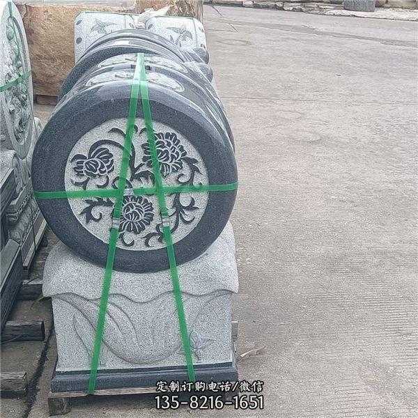 庭院門口擺放青石做舊雕花抱鼓石（5）