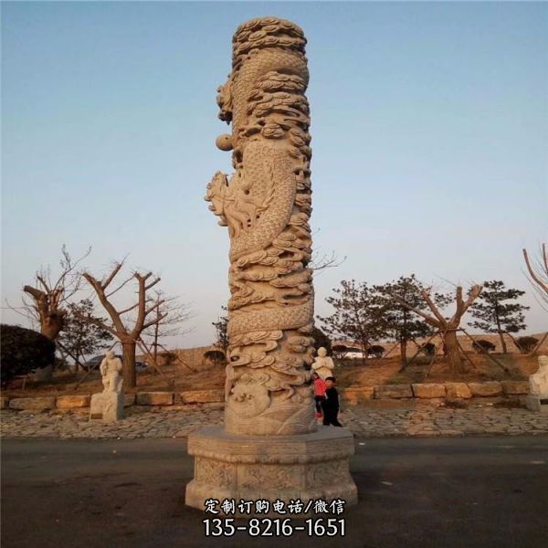 晚霞紅石雕戶(hù)外景區(qū)盤(pán)龍龍柱雕塑