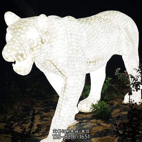 公園擺放發(fā)光玻璃鋼卡通動(dòng)物雕塑（5）