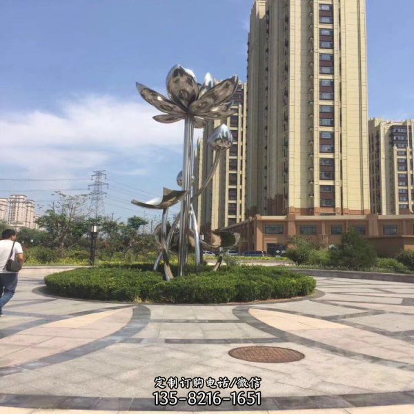廣場大型不銹鋼鏡面花朵雕塑