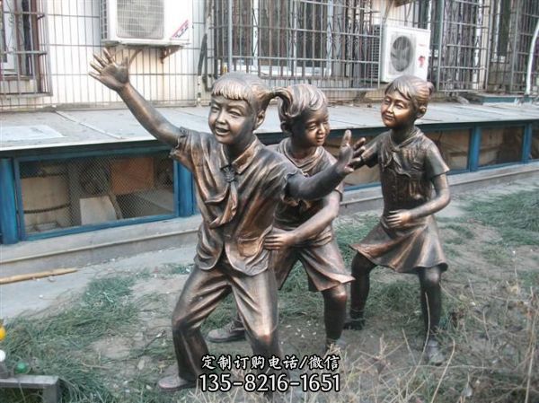 城市廣場玻璃鋼仿銅人物景觀小品雕塑（2）