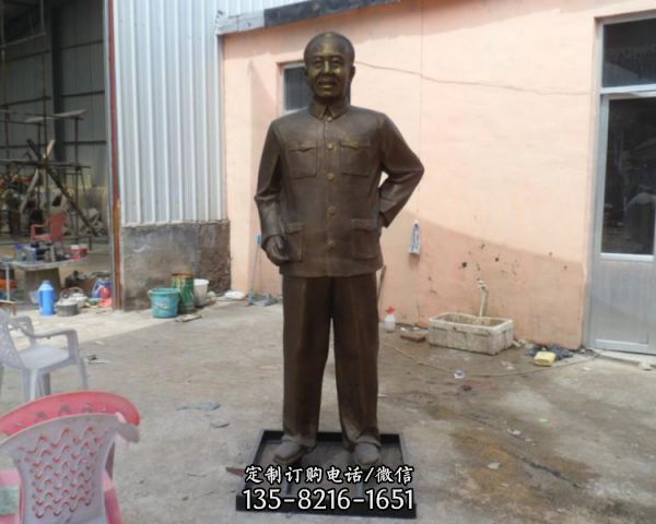 城市廣場玻璃鋼仿銅人物景觀小品雕塑（1）
