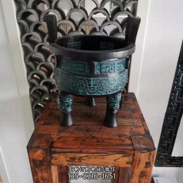 仿古青銅器鼎雕塑（1）