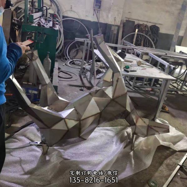 廣場不銹鋼幾何園林創意動物雕塑（3）