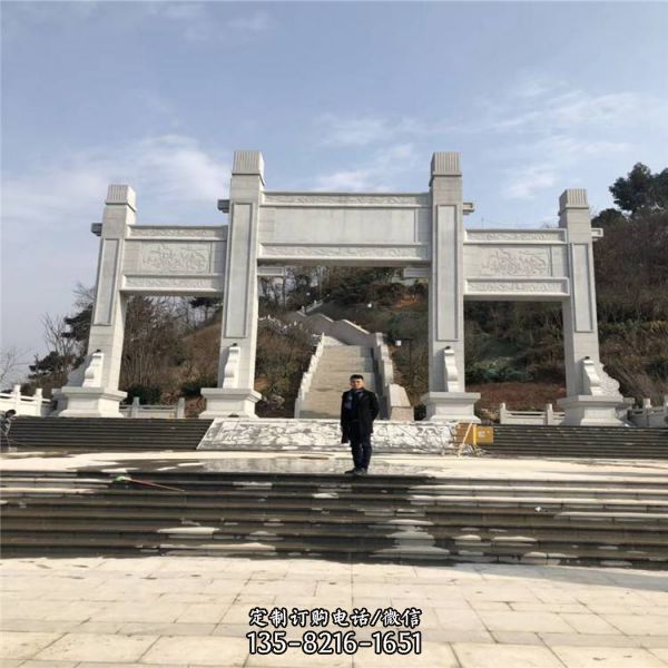 村口景區擺放青石雕刻門樓牌坊（5）