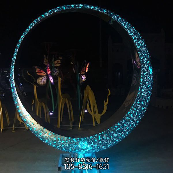 不銹鋼發(fā)光鏡面圓環(huán)雕塑（4）