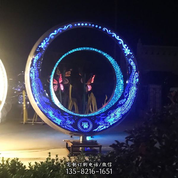 不銹鋼發(fā)光鏡面圓環(huán)雕塑（3）