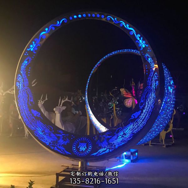不銹鋼發(fā)光鏡面圓環(huán)雕塑（5）