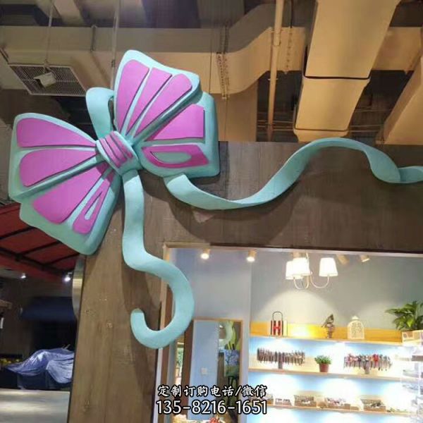商場店鋪玻璃鋼卡通彩繪蝴蝶結(jié)雕塑