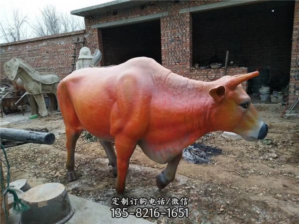 農場室外擺放玻璃鋼黃牛動物雕塑（6）
