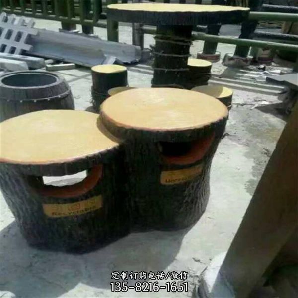 公園擺放玻璃鋼仿真樹木垃圾桶