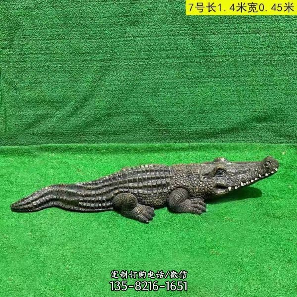 公園玻璃鋼仿真鱷魚動(dòng)物雕塑（4）