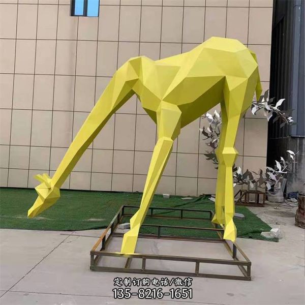 戶外草坪不銹鋼幾何黃色長頸鹿雕塑