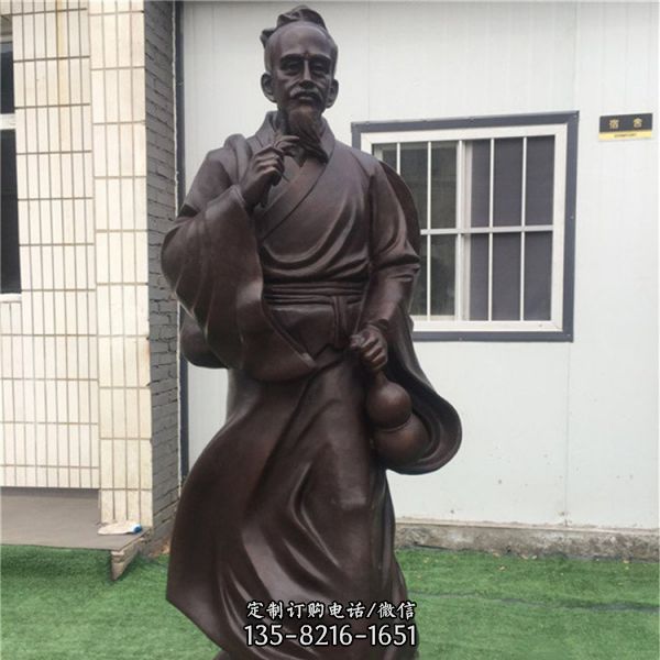 校園廣場擺放古代名醫人物銅雕（4）