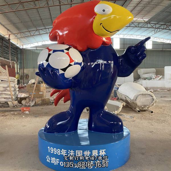 足球操場擺放玻璃鋼卡通吉祥物雕塑