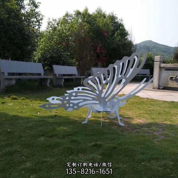 公園草坪擺放鐵藝鏤空彩繪蝴蝶雕塑（2）