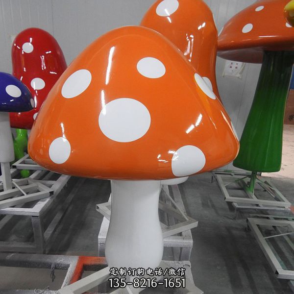 游樂(lè)園戶外擺放蘑菇造型卡通玻璃鋼動(dòng)物雕塑（1）