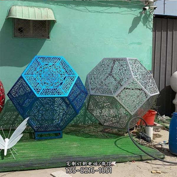 地產售樓處金屬鏤空發光魔方雕塑（3）